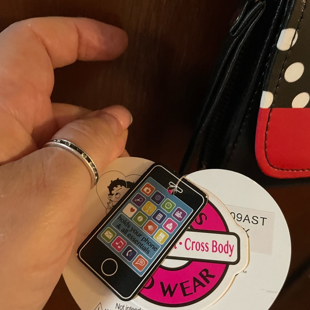 Woman - Picture 3 of 6